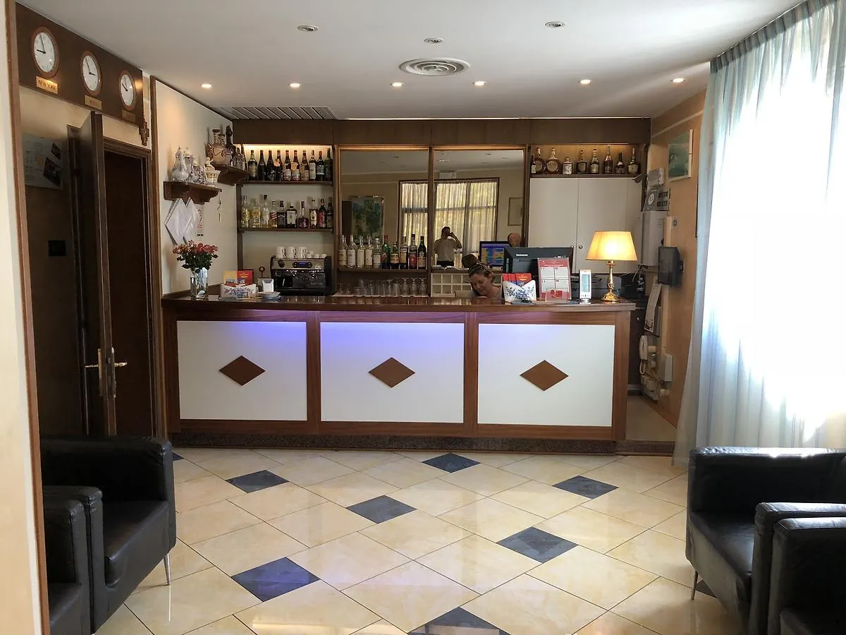 Hotel Victoria باسّانو ديل غرابّا 3*,